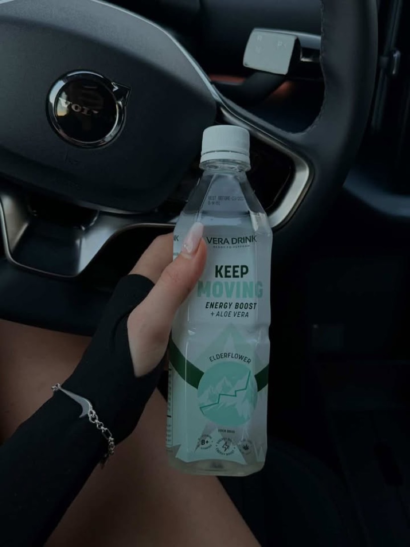 Vera Drink Keep Moving i bilen